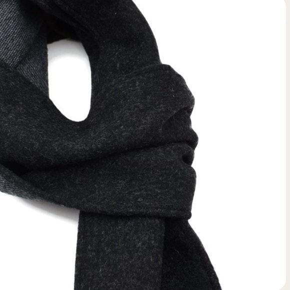 NWT Corridor lambs wool scarf in charcoal - Picture 3 of 13